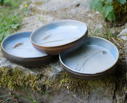 céramique utilitaire. Assiette grès émaillé. collection originale Bleu Nuage